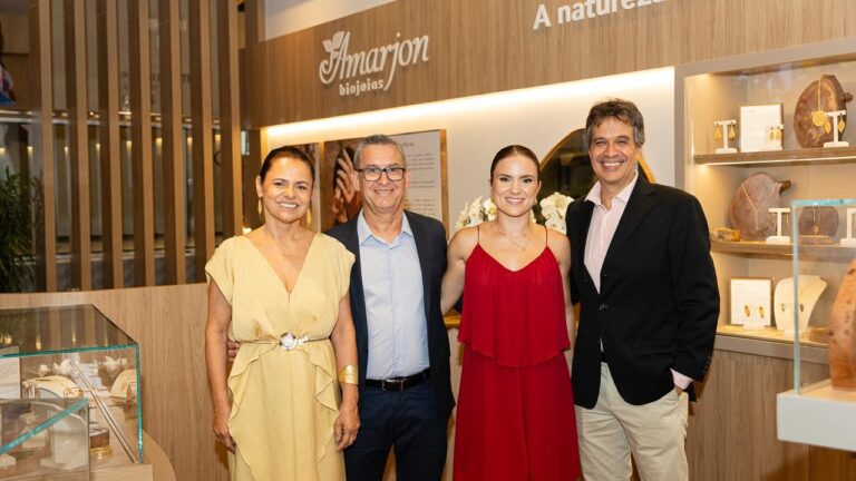 Da esqr. para dir. Isabel Ribeiro e Marcos Ribeiro fundadores da Amarjon; Raquel Neves Diretora de Marketing da Amarjon; e Renato Novis Mendonça Cofundador