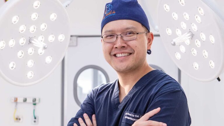 Body Hair Transplant, a técnica que usa pelos da barba como área doadora complementar para tratar calvícies extensas, sob o ângulo de comportamento e estética masculina.