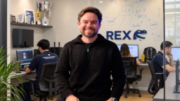 Felipe Sobral, no escritório da Rex Company em Vitória/ES.