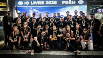 Dhiego Rosa (ao centro com o troféu em mãos) e a equipe do Grupo Escalada comemorando o prêmio de Melhor Consultoria Oficial do Mercado Livre, entregue no Mercado Livre Experience, em São Paulo, em setembro de 2026.